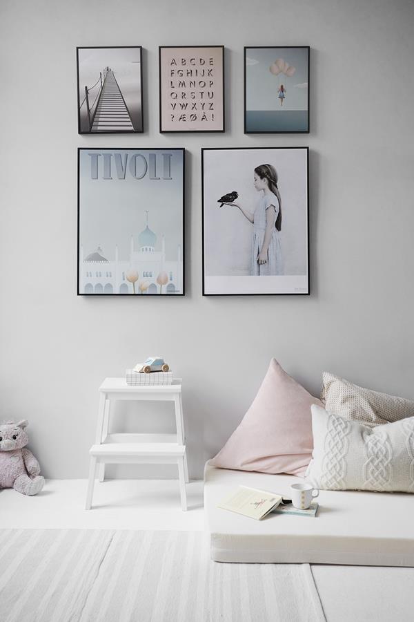Posters – a simple way to add artistic charm to your apartment!