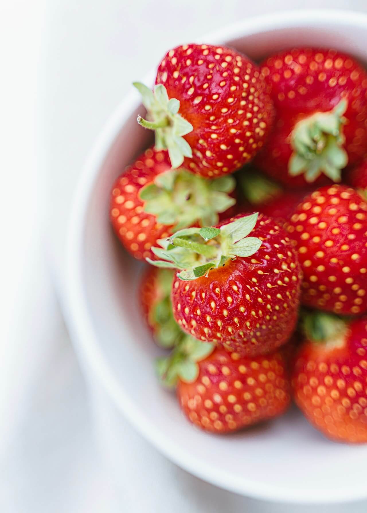 Homemade cosmetics from strawberries – how to make them?