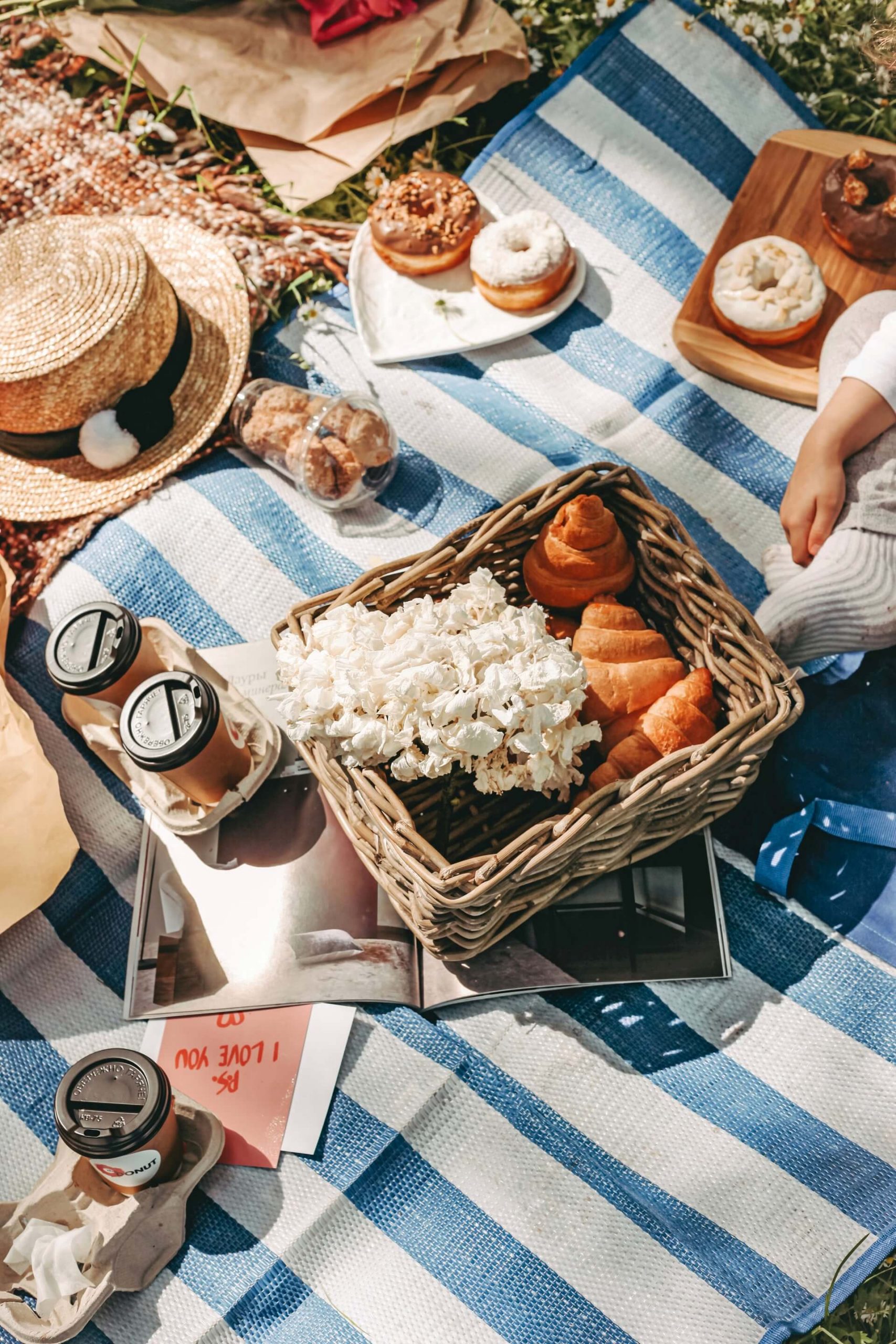 Summer picnic. See how to decorate it in style!