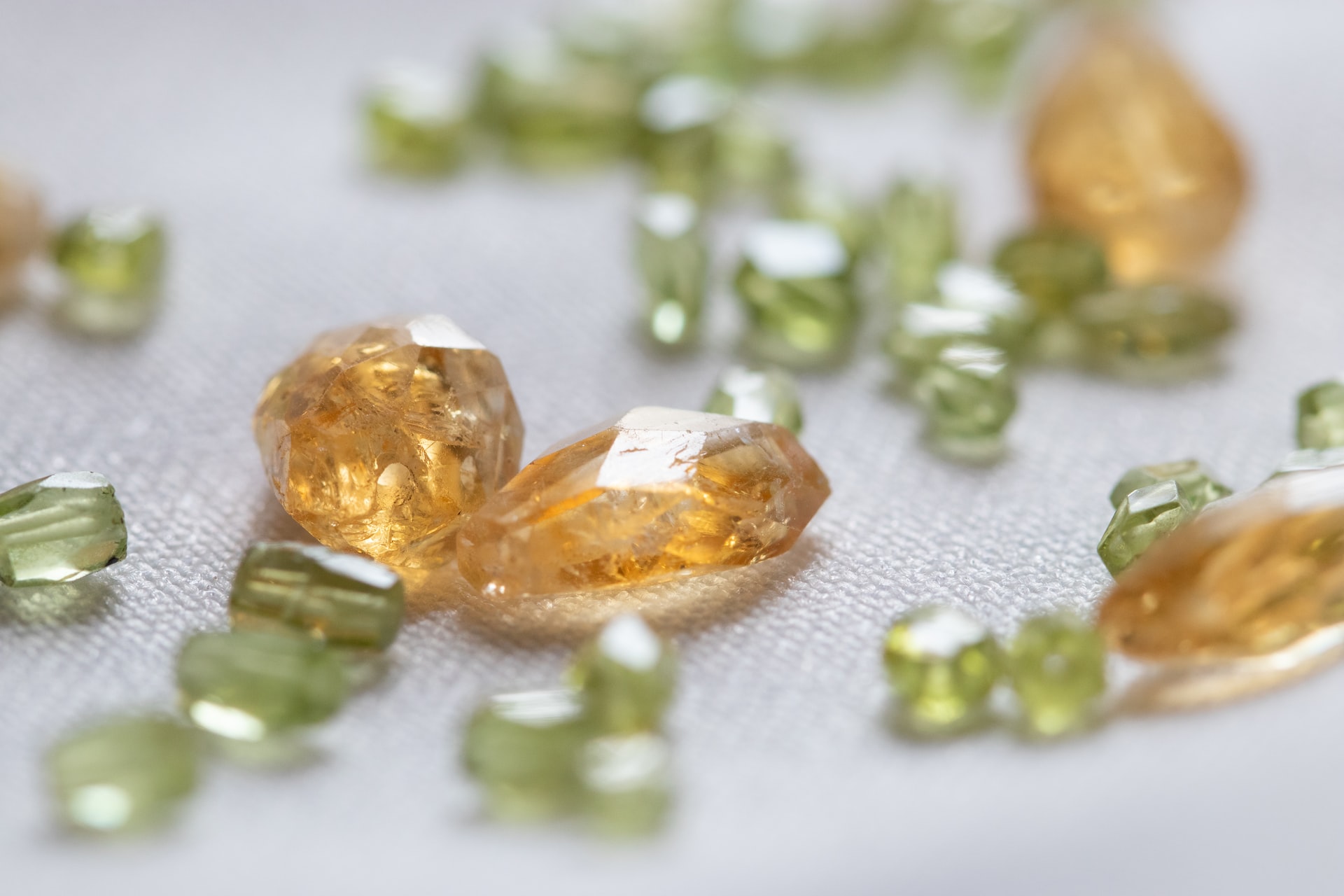 Top 5 Reasons to Buy Crystals and Beads for Jewelry Making Online