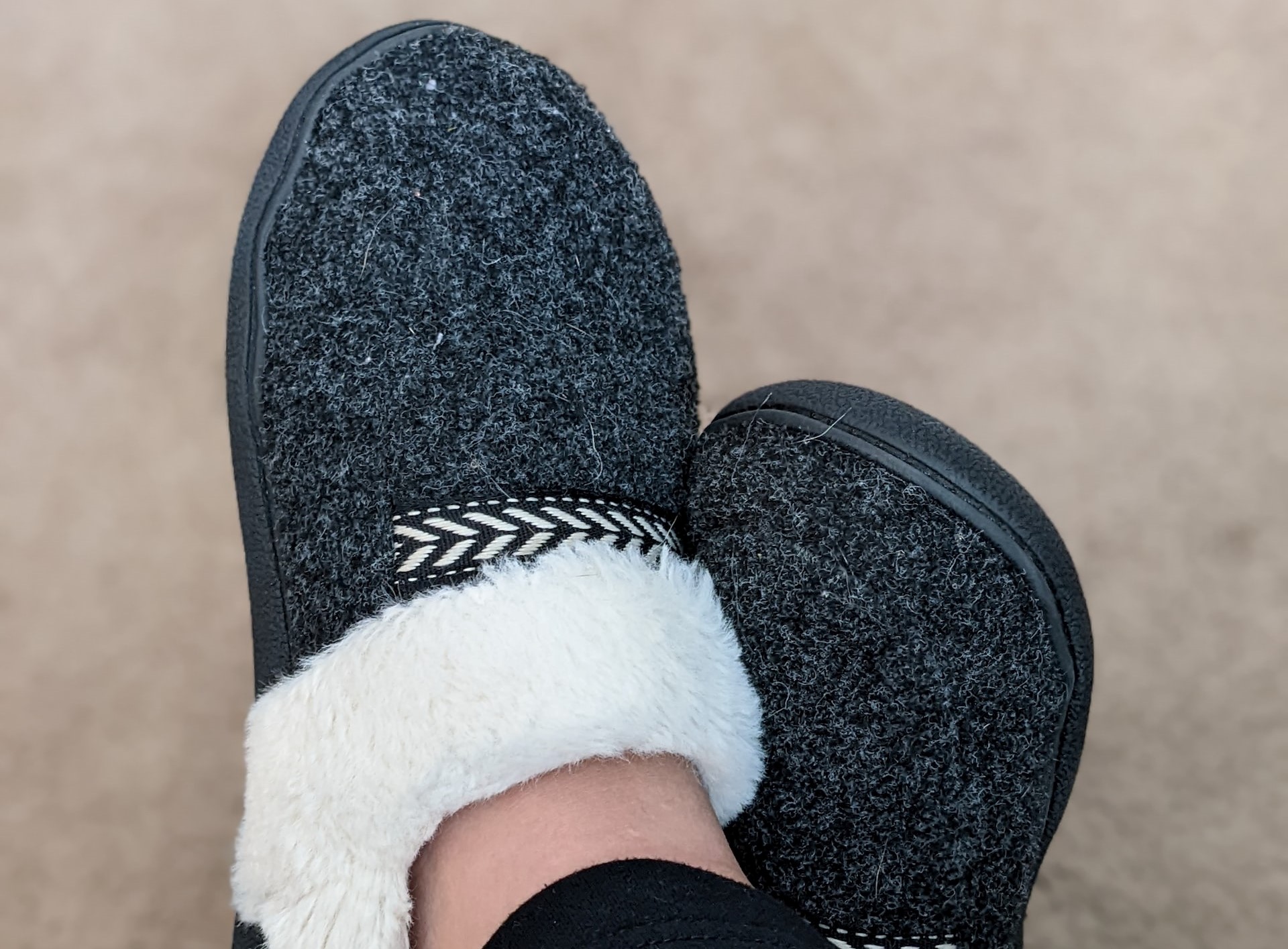 Sheepskin Slippers For Winter – How To Choose The Right Pair